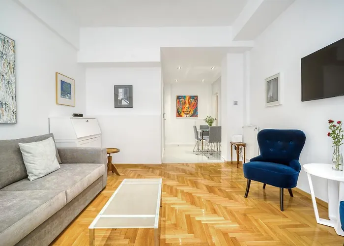 Elegant Light Two Bedroom Apartment In City Center