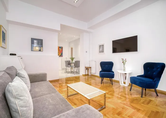 Elegant Light Two Bedroom Apartment In City Center