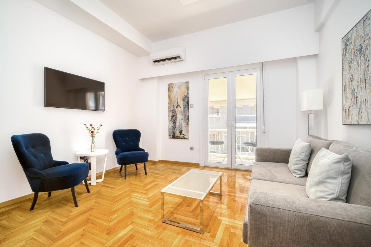 Elegant Light Two Bedroom In Center Atény